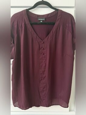 Women's V-Neck Button Front Top in Burgundy